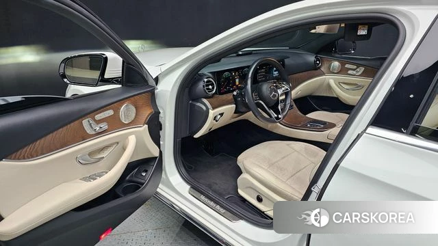 Mercedes-Benz E-Class W213 2023 Белый из Кореи, фото 2