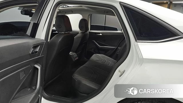Volkswagen 7th Generation of Jetta 2024 Белый из Кореи, фото 2