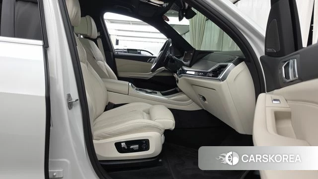 BMW X7 (G07) 2025 Белый из Кореи, фото 2