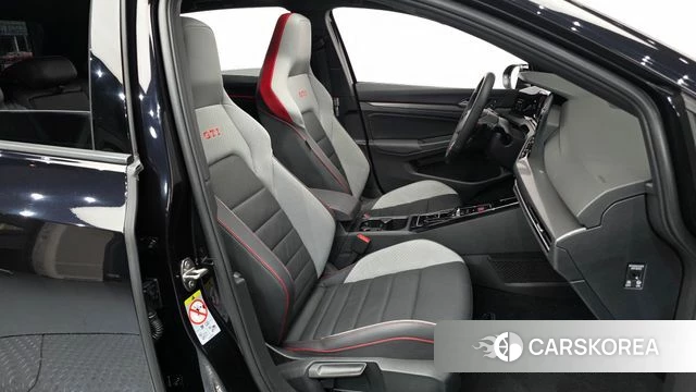 Volkswagen Golf 8th Generation 2023 Черный из Кореи, фото 2