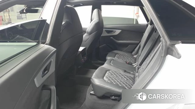 Audi Q8 (4M) 2023 Белый из Кореи, фото 2