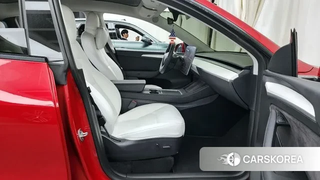 Tesla Model Y 2023 Красный из Кореи, фото 2