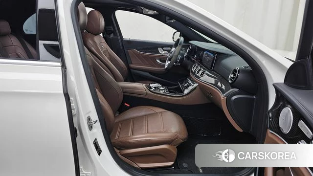 Mercedes-Benz E-Class W213 2019 Белый из Кореи, фото 2