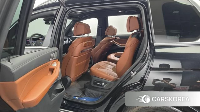 BMW X7 (G07) 2024 Черный из Кореи, фото 2