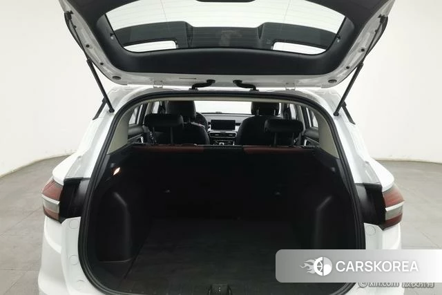 Geely Automobile Binyue 2021 Белый из Китая, фото 2