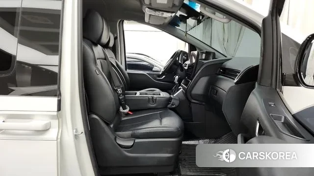 Hyundai Staria 2023 Белый из Кореи, фото 2