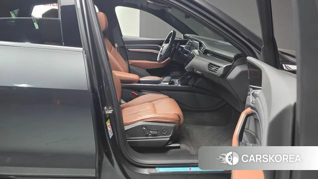 Audi e-Tron 2021 Серый из Кореи, фото 2