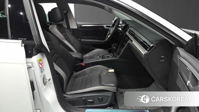 Volkswagen Arteon 2023 Белый из Кореи, фото 2