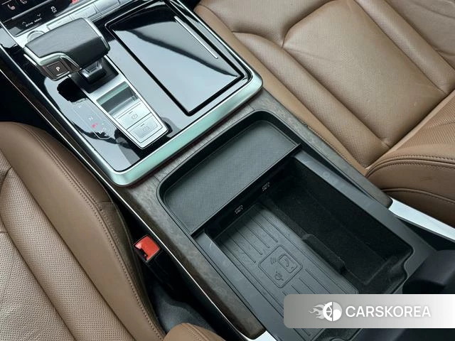 Audi Q7 2021 Черный из Китая, фото 2