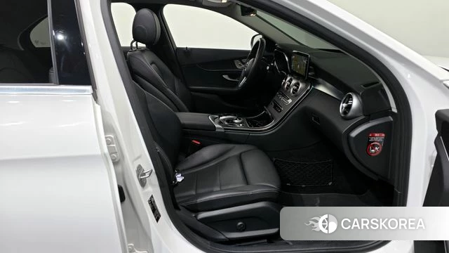 Mercedes-Benz C-Class W205 2021 Белый из Кореи, фото 2