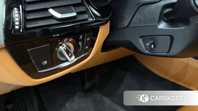 BMW 5 Series (G30) 2020 Серый из Кореи, фото 2