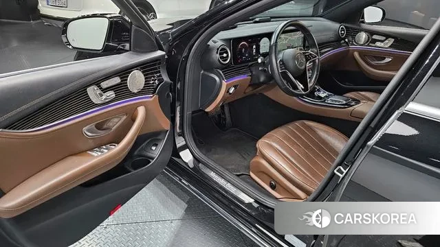 Mercedes-Benz E-Class W213 2021 Черный из Кореи, фото 2