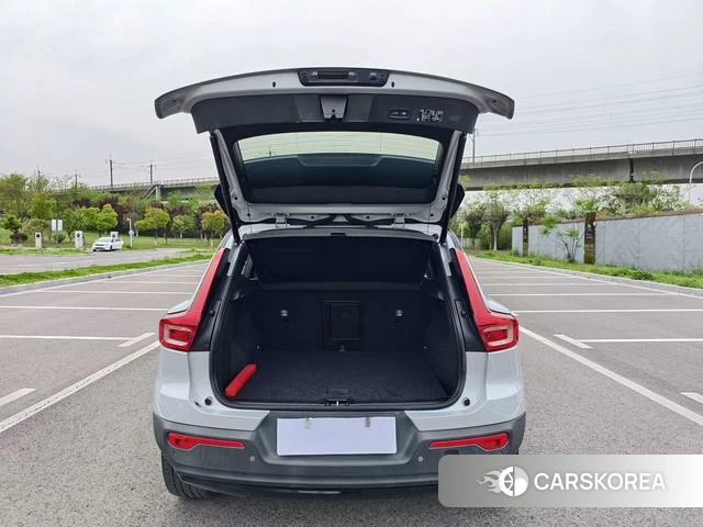 Volvo XC40 EV 2021 Серебристо-серый из Китая, фото 2