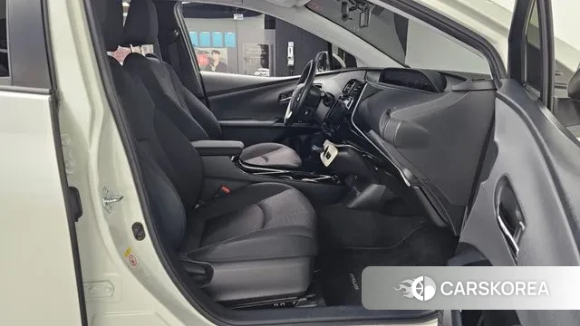Toyota Prius 4th Generation 2018 Белый из Кореи, фото 2
