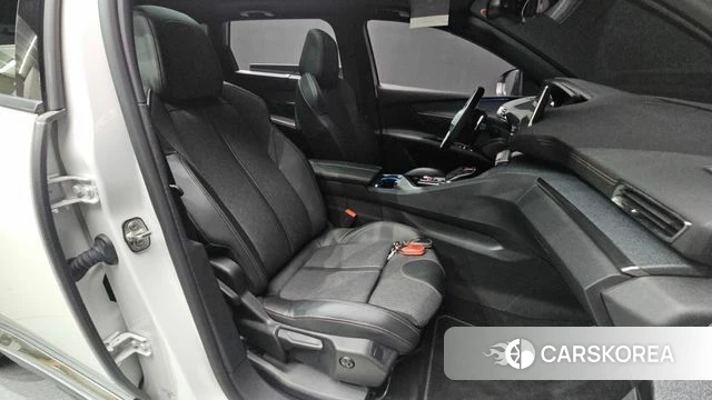 Peugeot 5008 second generation 2020 Белый из Кореи, фото 2