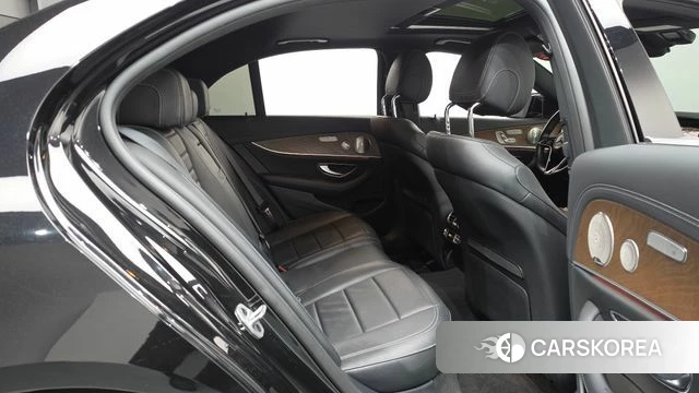 Mercedes-Benz E-Class W213 2021 Черный из Кореи, фото 2