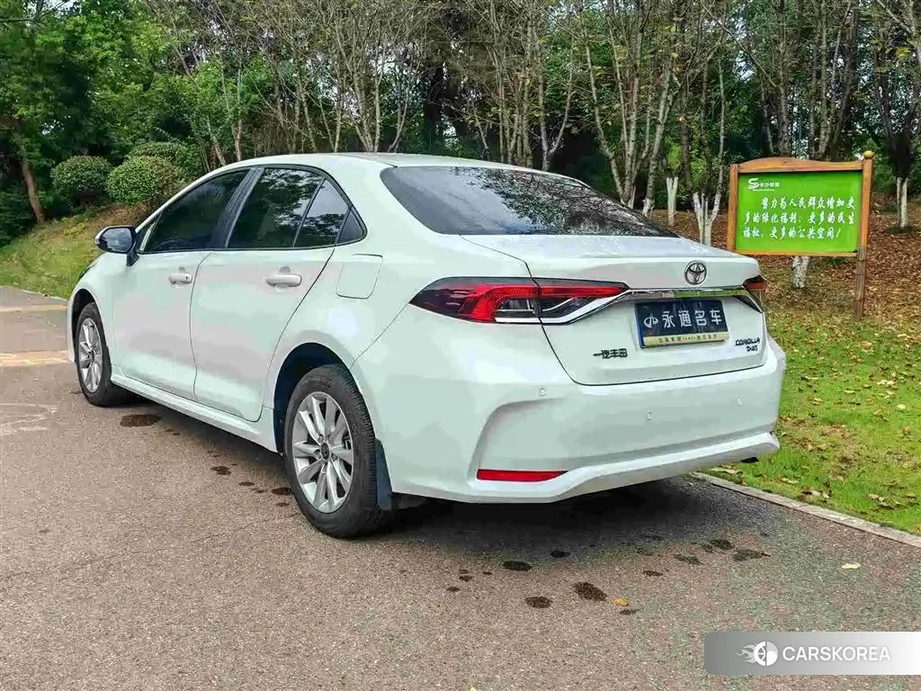 Toyota Corolla 2024 Белый из Китая, фото 2