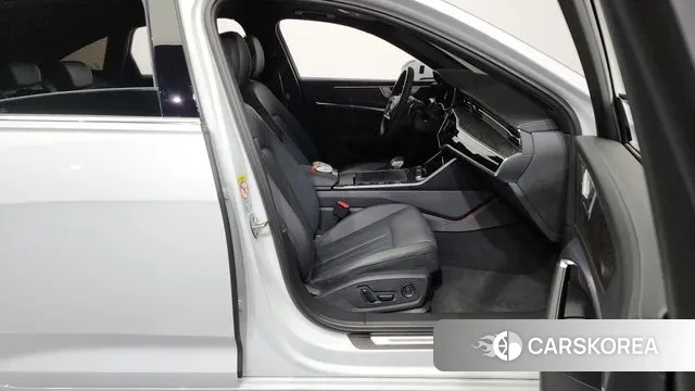 Audi A6 (C8) 2023 Белый из Кореи, фото 2