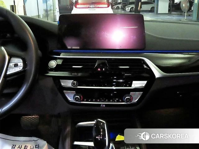 BMW 5 Series (G30) 2023 Серебристо-серый из Кореи, фото 2