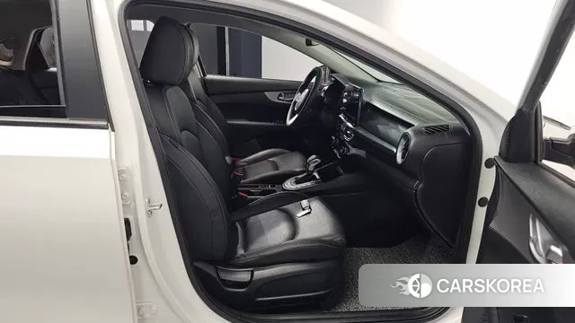 Kia The New K3 2nd generation 2021 Белый из Кореи, фото 2