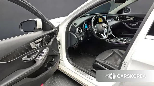 Mercedes-Benz C-Class W205 2018 Белый из Кореи, фото 2