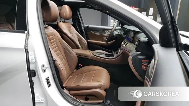 Mercedes-Benz E-Class W213 2023 Белый из Кореи, фото 2