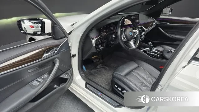 BMW 5 Series (G30) 2021 Белый из Кореи, фото 2