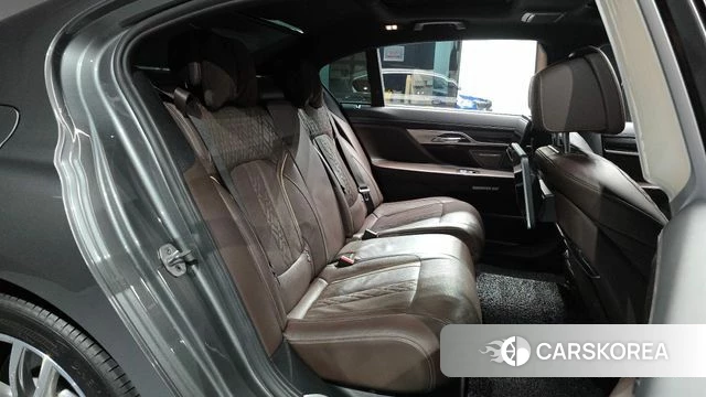 BMW 7 Series (G11) 2018 Серебристо-серый из Кореи, фото 2