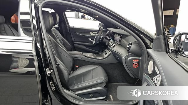 Mercedes-Benz E-Class W213 2022 Черный из Кореи, фото 2