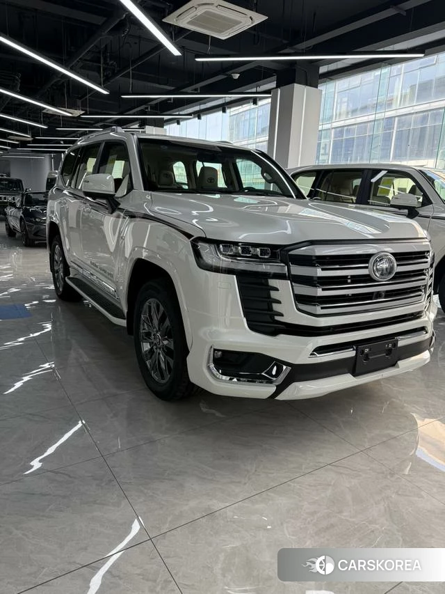 Toyota Land Cruiser (imported) 2025 Белый из Китая, фото 2