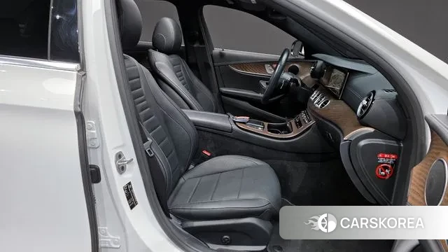 Mercedes-Benz E-Class W213 2022 Белый из Кореи, фото 2