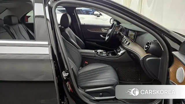 Mercedes-Benz E-Class W213 2020 Черный из Кореи, фото 2