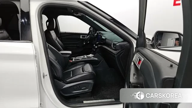 Ford Explorer 6th Generation 2021 Белый из Кореи, фото 2