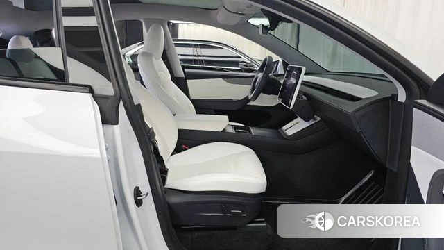 Tesla Model Y 2025 Белый из Кореи, фото 2