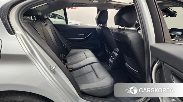 BMW 3 Series (F30) 2018 Серебряный из Кореи, фото 2