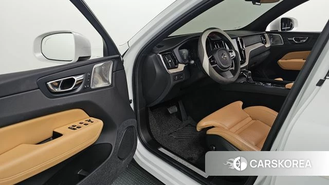 Volvo XC60 second Generation 2018 Белый из Кореи, фото 2