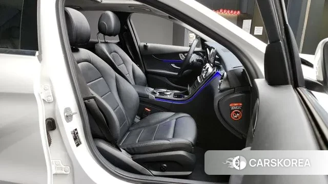 Mercedes-Benz C-Class W205 2021 Белый из Кореи, фото 2