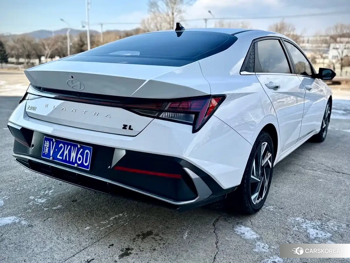 Hyundai Elantra 2023 Белый из Китая, фото 3