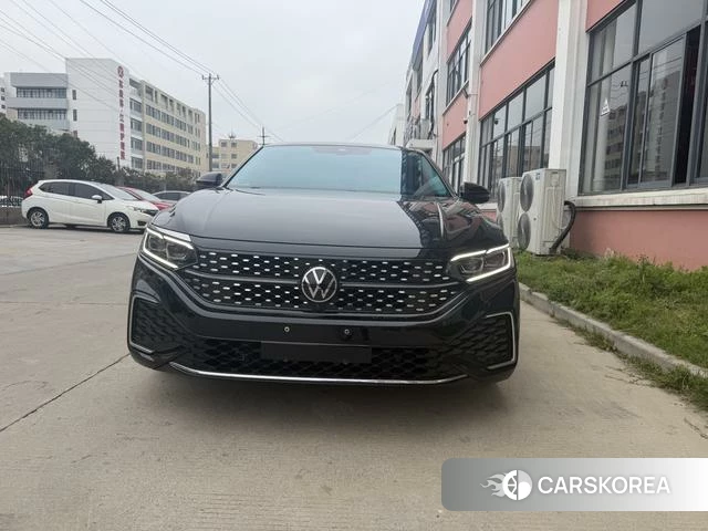 Volkswagen Passat 2023 Черный из Китая, фото 2