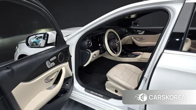 Mercedes-Benz E-Class W213 2023 Белый из Кореи, фото 2