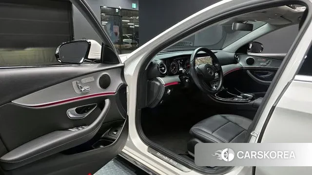 Mercedes-Benz E-Class W213 2018 Белый из Кореи, фото 2