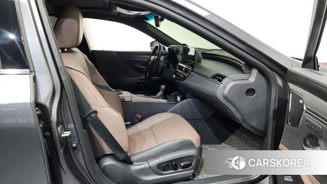 Lexus ES300h 7th generation 2022 Серый из Кореи, фото 2