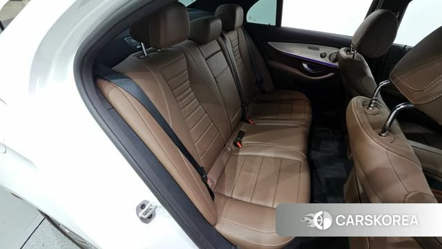 Mercedes-Benz E-Class W213 2021 Белый из Кореи, фото 2