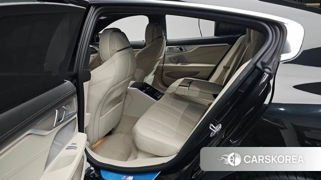 BMW 8 Series (G15) 2024 Черный из Кореи, фото 2