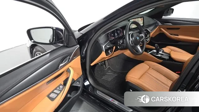 BMW 5 Series (G30) 2023 Черный из Кореи, фото 2