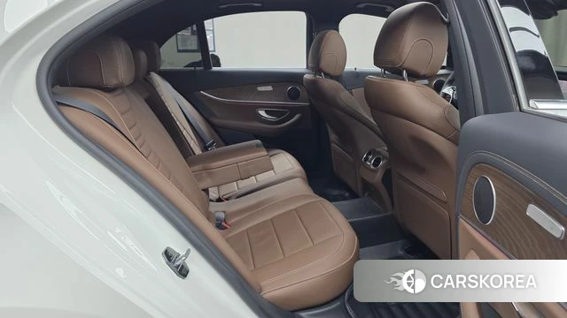Mercedes-Benz E-Class W213 2023 Белый из Кореи, фото 2