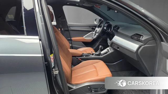 Audi Q3 (F3) 2022 Серый из Кореи, фото 2