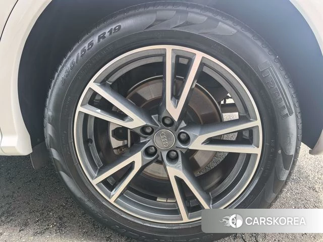 Audi Q5L 2019 Белый из Китая, фото 2