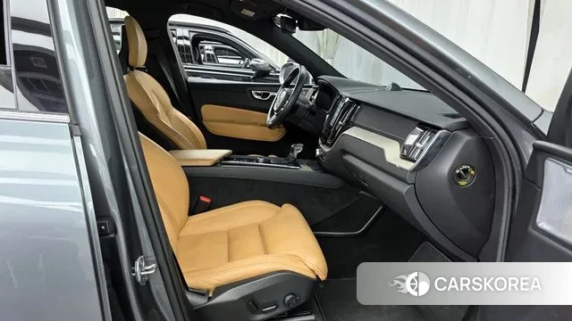 Volvo XC60 second Generation 2018 Серый из Кореи, фото 2