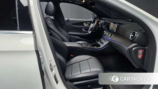 Mercedes-Benz E-Class W213 2021 Белый из Кореи, фото 2